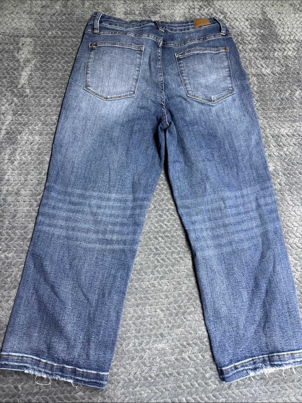 Judy Blue Medium Wash Cropped Straight Leg Jeans